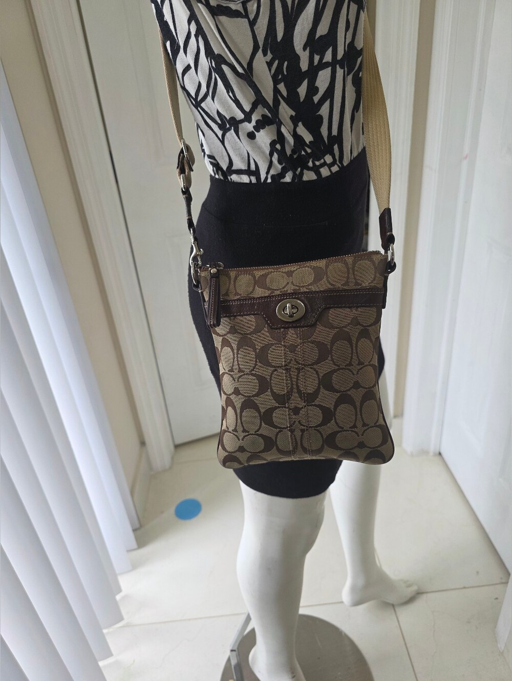 Coach Signature Jacquard Brown/Tan leather Crossbody bag - Picture 6 of 11
